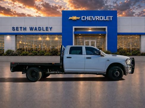 Used 2024 RAM 3500 Tradesman w/ Chrome Appearance Group AWD/4WD image 8