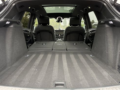 Used 2025 Porsche Macan image 35