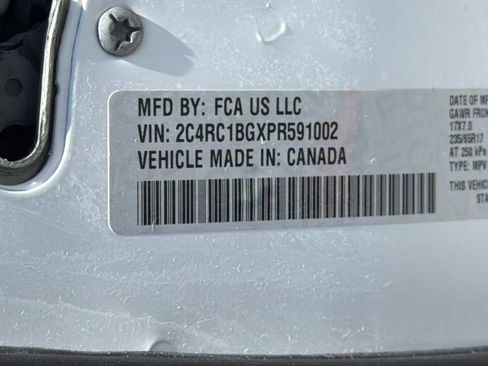 Used 2023 Chrysler Pacifica Touring-L FWD image 31
