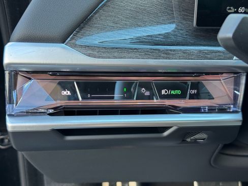 Used 2023 BMW i7 xDrive60 w/ Executive Package 2 image 18