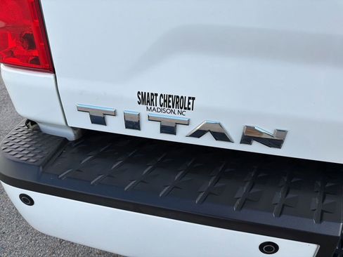 Used 2017 Nissan Titan SV AWD/4WD image 16