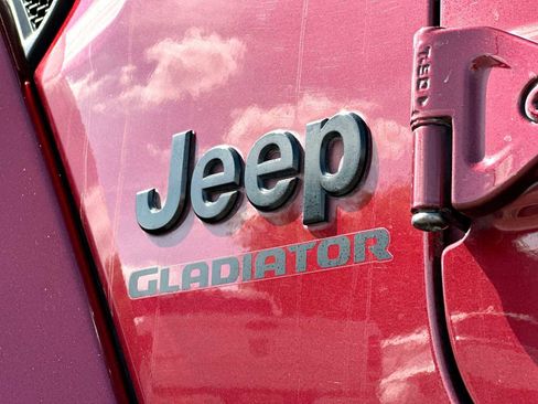 Used 2021 Jeep Gladiator Sport image 15