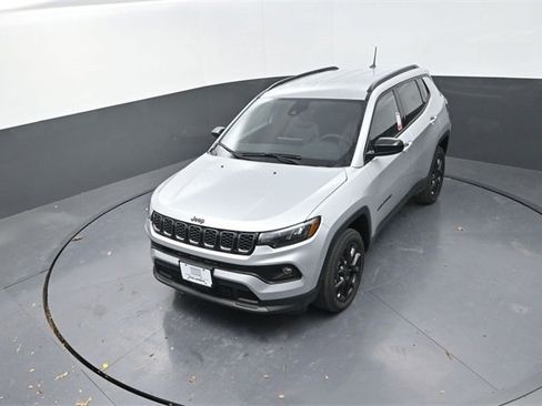 New 2026 Jeep Compass Latitude image 11