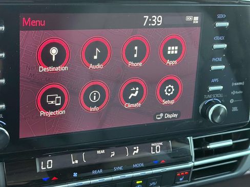 Used 2024 Toyota Sienna XLE w/ XLE Plus Package FWD image 23
