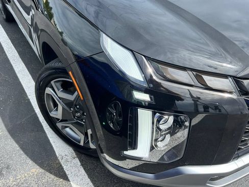Used 2023 Hyundai Palisade Limited FWD image 3
