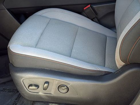 Used 2025 Chevrolet Traverse LT image 22