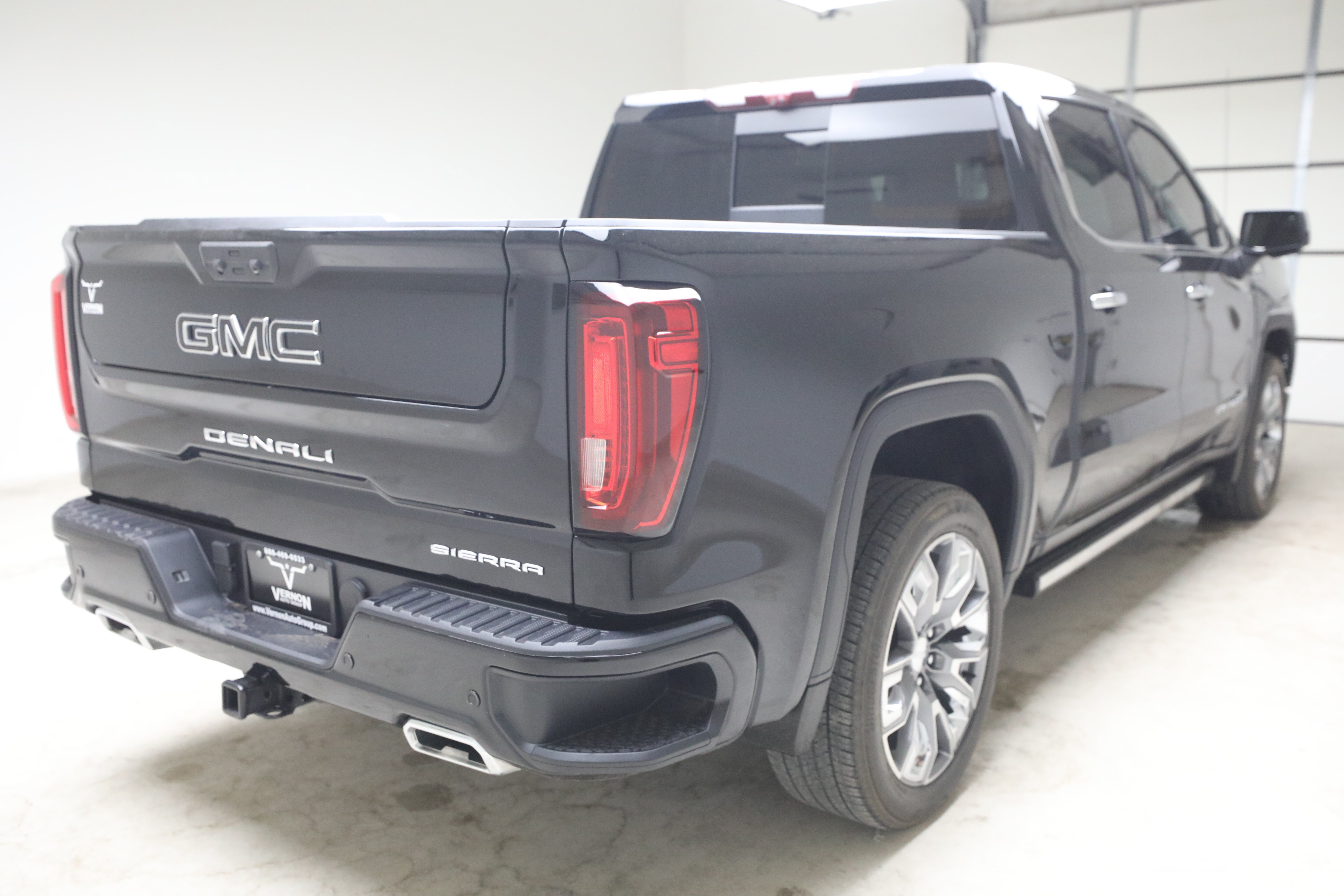 Used 2024 GMC Sierra 1500 Denali w/ Denali Reserve Package AWD/4WD image 4