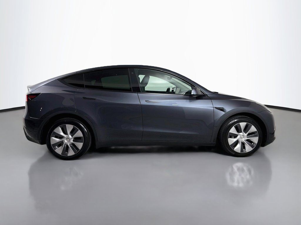 Used 2022 Tesla Model Y Long Range AWD/4WD image 4