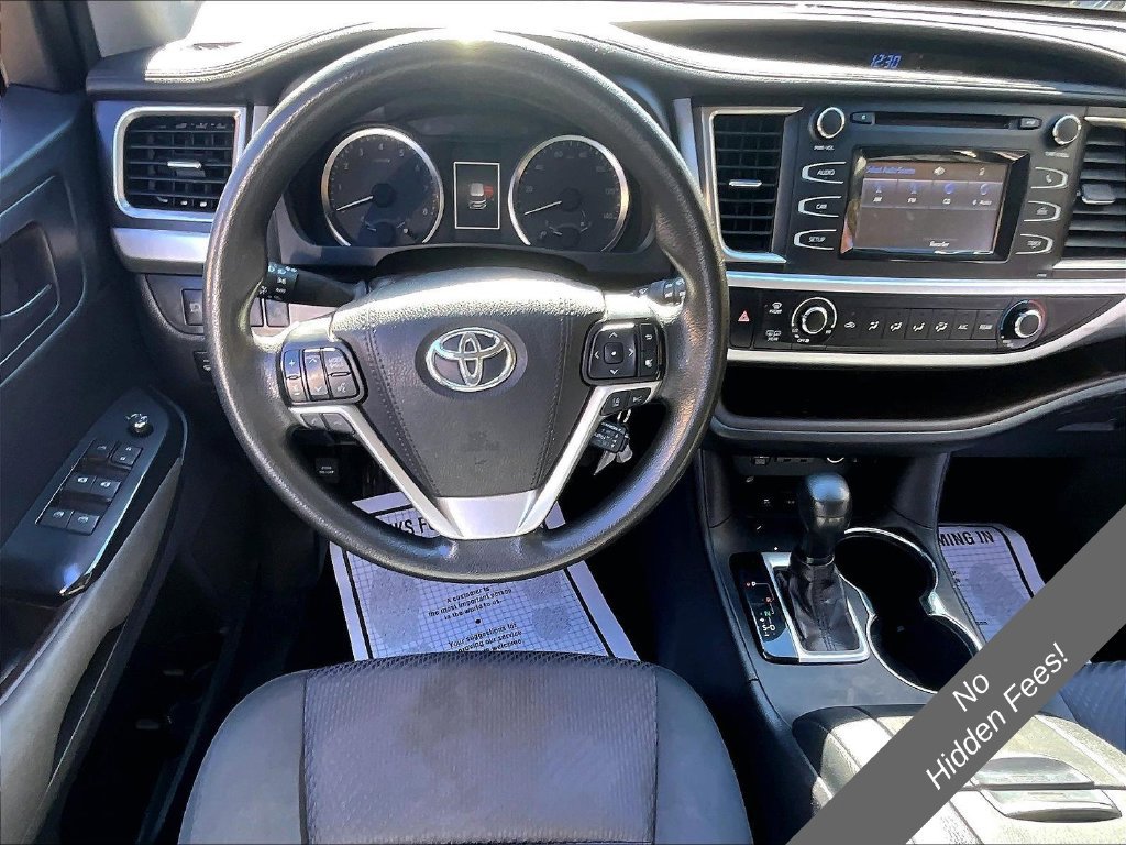 Used 2019 Toyota Highlander LE AWD/4WD image 4