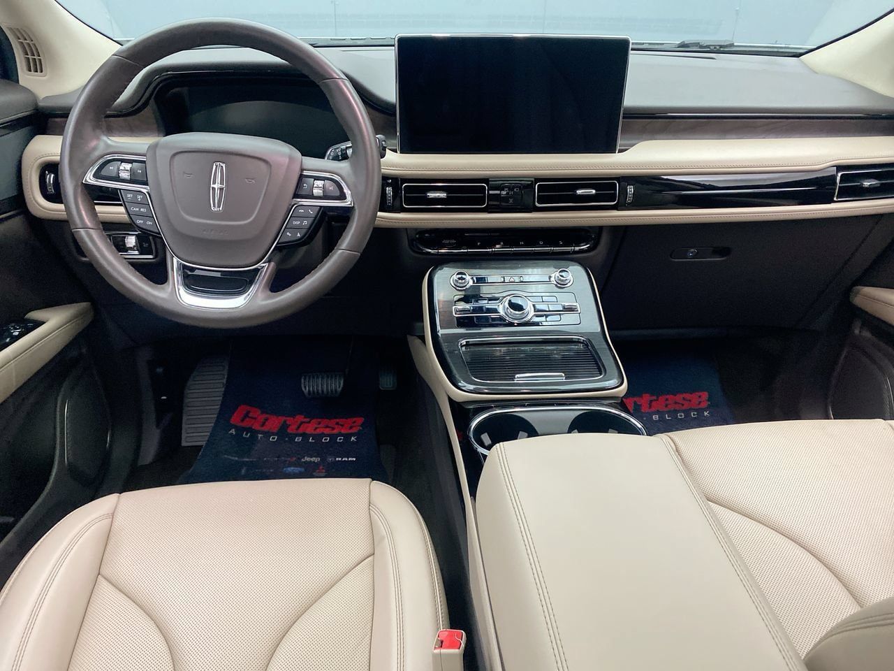 Used 2023 Lincoln Nautilus Reserve AWD/4WD image 15