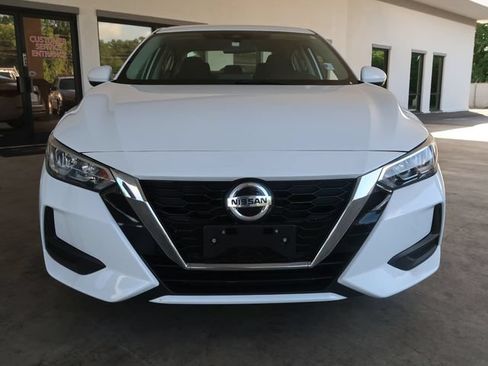 Used 2022 Nissan Sentra SV FWD image 2
