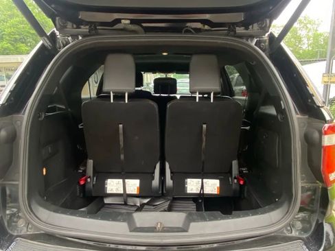 Used 2018 Ford Explorer XLT w/ Equipment Group 202A image 19