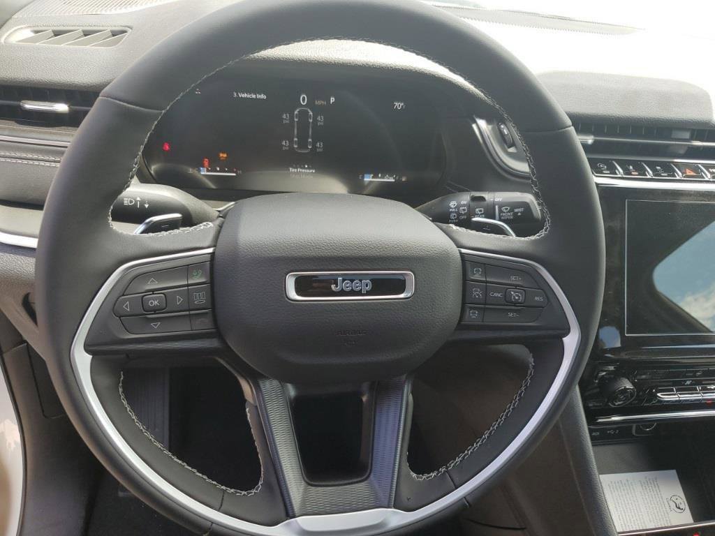 Used 2025 Jeep Grand Cherokee L Altitude AWD/4WD image 22
