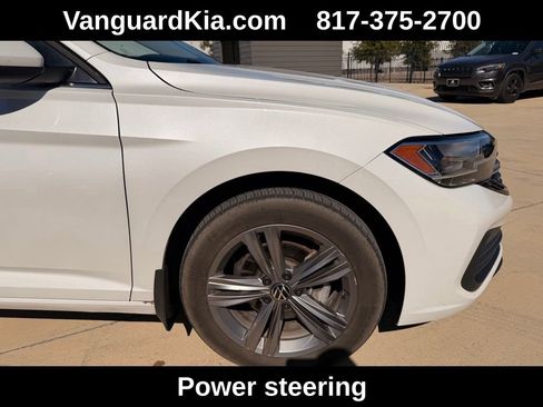 Used 2023 Volkswagen Jetta SE image 11