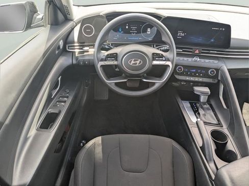 Used 2024 Hyundai Elantra SEL image 11