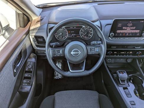 Used 2023 Nissan Rogue SV image 17