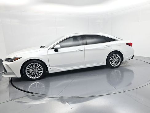 Used 2022 Toyota Avalon Limited w/ Advanced Safety Package FWD image 4