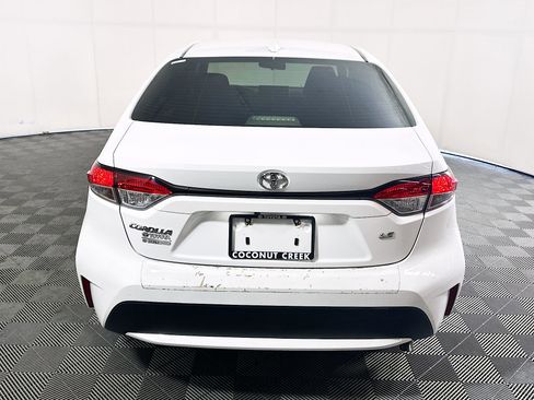 Used 2021 Toyota Corolla LE FWD image 4