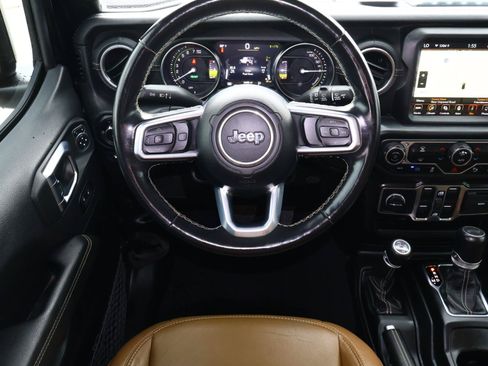 Used 2021 Jeep Wrangler Unlimited Sahara w/ Dual Top Group AWD/4WD image 9