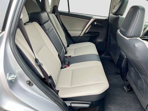 Used 2018 Toyota RAV4 Limited image 27