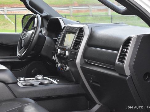 Used 2018 Ford Expedition Max XLT w/ Equipment Group 202A AWD/4WD image 17