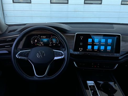 Used 2025 Volkswagen Atlas SE image 15