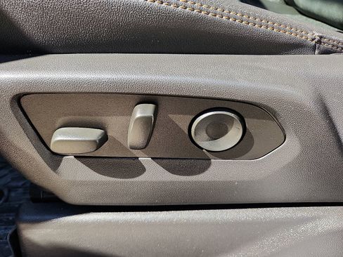 Used 2024 GMC Sierra 2500 AT4 w/ AT4 Preferred Package image 13