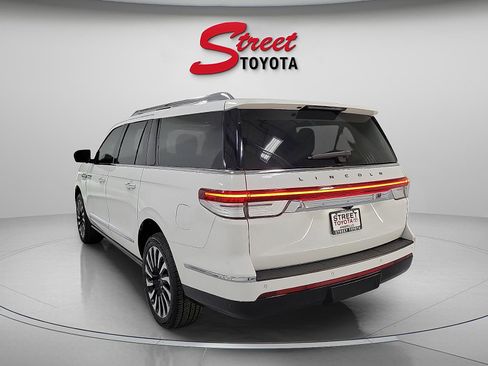 Used 2024 Lincoln Navigator L Black Label image 2