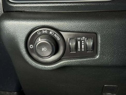 Used 2018 Chrysler Pacifica Touring Plus w/ S Appearance Package FWD image 28