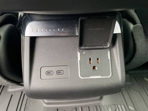 Used 2024 Cadillac Lyriq Luxury w/ LPO, Floor Liner Package image 40