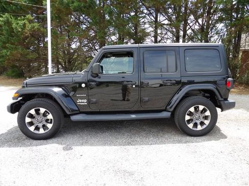 Used 2019 Jeep Wrangler Unlimited Sahara w/ Cold Weather Group AWD/4WD image 2