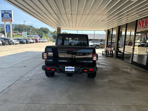 Used 2024 Jeep Gladiator Mojave w/ Technology Group AWD/4WD image 5
