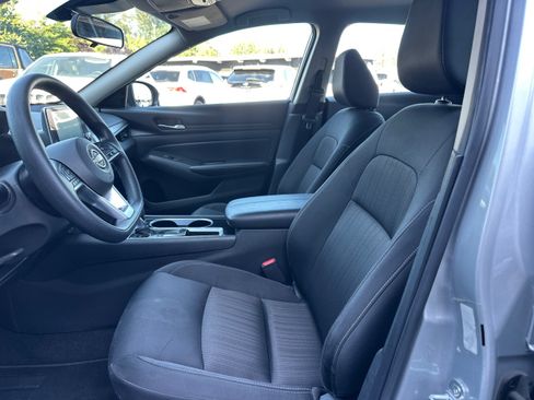 Used 2024 Nissan Altima 2.5 SV FWD image 9