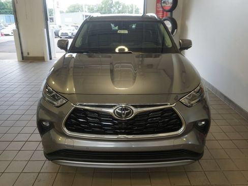 New 2026 Toyota Highlander Platinum AWD/4WD image 18