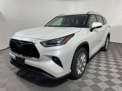 New 2026 Toyota Highlander Limited AWD/4WD image 3