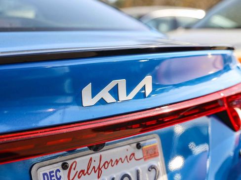 Used 2023 Kia Forte GT FWD image 9