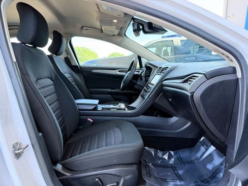 Used 2019 Ford Fusion SE FWD image 21