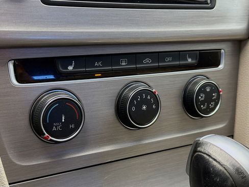 Used 2017 Volkswagen Golf SE FWD image 10