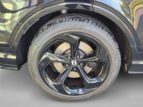 Used 2023 Bentley Bentayga AWD/4WD image 20