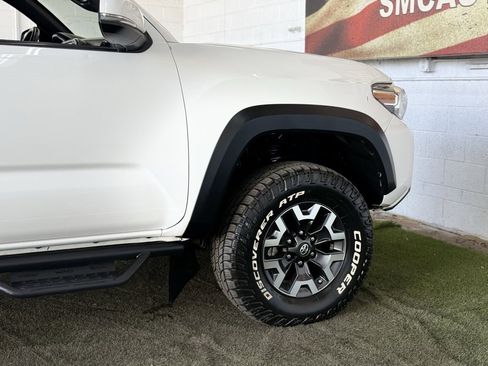 Used 2021 Toyota Tacoma TRD Off-Road image 12