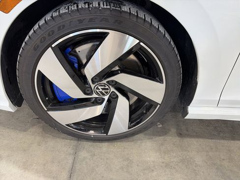 Certified 2024 Volkswagen Golf R image 7