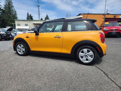 Used 2017 MINI Cooper 2-Door Hardtop FWD image 8