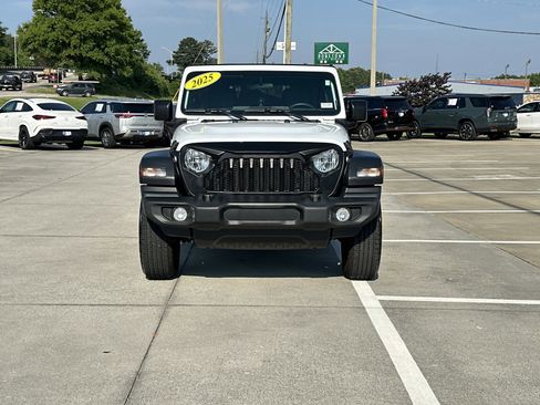 Used 2025 Jeep Wrangler Unlimited Sport AWD/4WD image 2