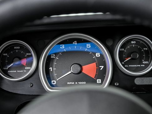 Used 2005 Ford GT RWD image 40