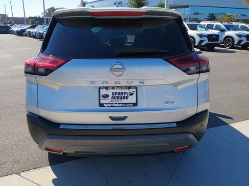 Used 2023 Nissan Rogue SV image 6