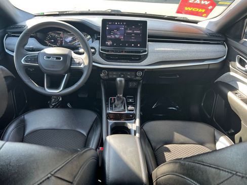 Used 2024 Jeep Compass Latitude w/ Convenience Group AWD/4WD image 30