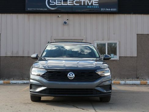 Used 2021 Volkswagen Jetta SE image 2