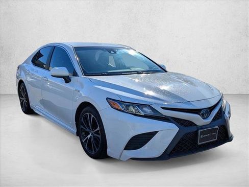 Used 2019 Toyota Camry SE image 4