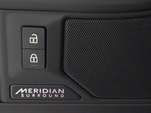 New 2026 Land Rover Defender 110 X-Dynamic SE image 22