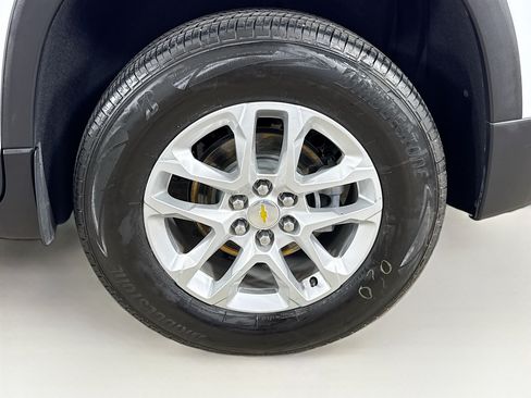 Used 2023 Chevrolet Traverse LS FWD image 33